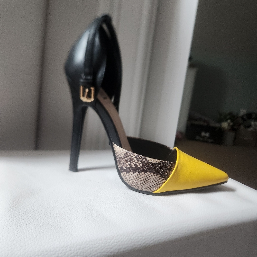Elegant Black and Yellow Stiletto Heels